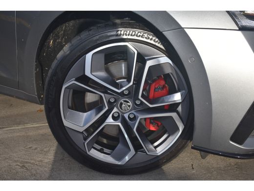 Skoda Octavia Combi RS iV Phev 245PK | Zwenkbare trekhaak | RS Plus Package | Camera achter | Head-up display |... ActivLease financial lease
