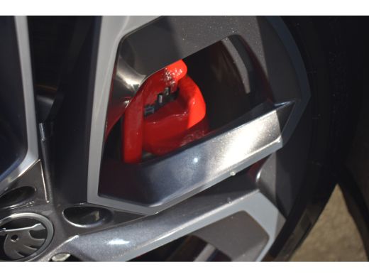 Skoda Octavia Combi RS iV Phev 245PK | Zwenkbare trekhaak | RS Plus Package | Camera achter | Head-up display |... ActivLease financial lease