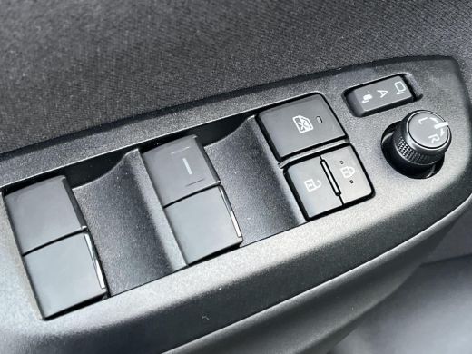 Toyota Yaris Cross 1.5 Hybrid 115 Dynamic | Parkeersensoren | Carplay | Stoelverwarming | LED koplampen | Keyless en... ActivLease financial lease