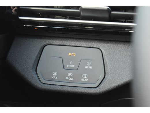 Volkswagen ID.4 Pro Limited Edition Inclusief &euro;2.000,- inruilpremie | Trekhaak | App-Connect | Camera | Stoelverw... ActivLease financial lease