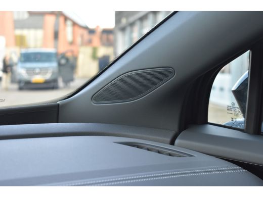 Volkswagen ID.4 Pro Limited Edition Inclusief &euro;2.000,- inruilpremie | Trekhaak | App-Connect | Camera | Stoelverw... ActivLease financial lease