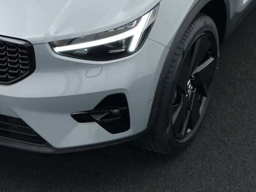 Volvo  XC40 B4 Plus Black Edition | Harman Kardon | 360&deg; Camera | Panoramadak | 20" | Trekhaak | Nubuck-Leder ActivLease financial lease