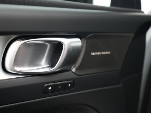 Volvo  XC40 B4 Plus Black Edition | Harman Kardon | 360&deg; Camera | Panoramadak | 20" | Trekhaak | Nubuck-Leder ActivLease financial lease
