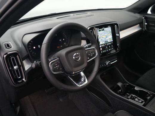 Volvo  XC40 B4 Plus Black Edition | Harman Kardon | 360&deg; Camera | Panoramadak | 20" | Trekhaak | Nubuck-Leder ActivLease financial lease