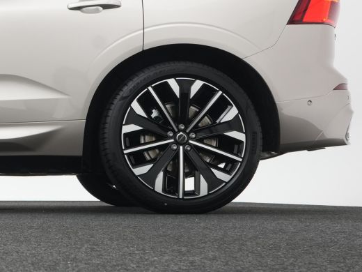 Volvo  XC60 T6 AWD Ultimate Dark | B&W AUDIO | LUCHTVERING | PANORAMADAK | 21" LM VELGEN ActivLease financial lease