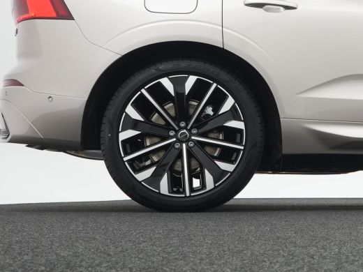 Volvo  XC60 T6 AWD Ultimate Dark | B&W AUDIO | LUCHTVERING | PANORAMADAK | 21" LM VELGEN ActivLease financial lease