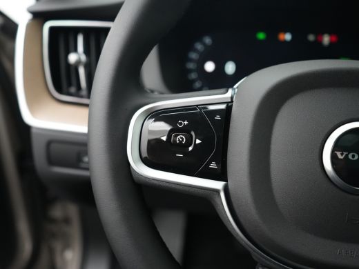 Volvo  XC60 T6 AWD Ultimate Dark | B&W AUDIO | LUCHTVERING | PANORAMADAK | 21" LM VELGEN ActivLease financial lease