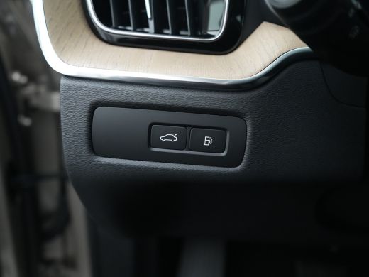 Volvo  XC60 T6 AWD Ultimate Dark | B&W AUDIO | LUCHTVERING | PANORAMADAK | 21" LM VELGEN ActivLease financial lease