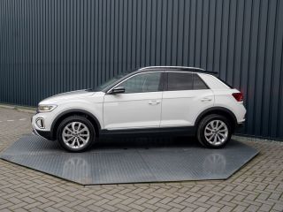Volkswagen T-Roc 1.5 TSI 150Pk DSG Style | Trekhaak afnb. | IQ Light | Allseason banden | Prijs Rijklaar!!