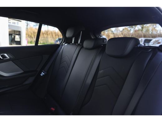 BMW 1 Serie 120 High Executive M Sport Automaat / Sportstoelen / M Adaptief onderstel / Comfort Access / Adap... ActivLease financial lease