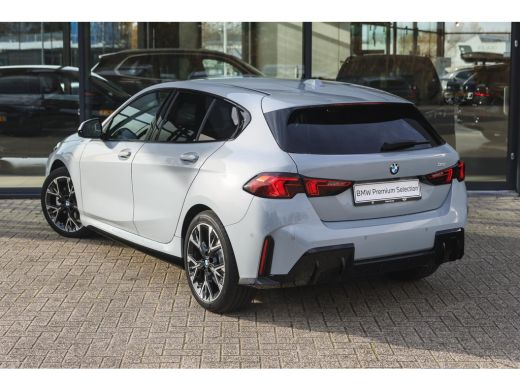 BMW 1 Serie 120 High Executive M Sport Automaat / Sportstoelen / M Adaptief onderstel / Comfort Access / Adap... ActivLease financial lease