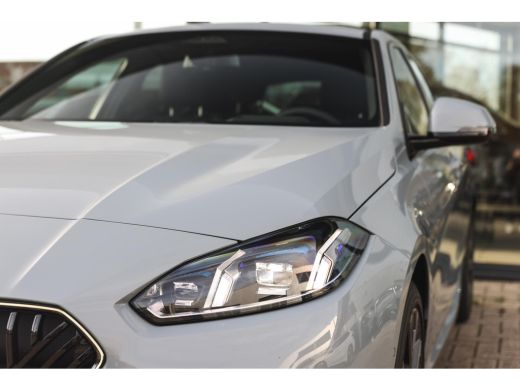 BMW 1 Serie 120 High Executive M Sport Automaat / Sportstoelen / M Adaptief onderstel / Comfort Access / Adap... ActivLease financial lease