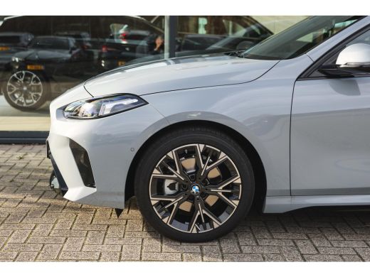 BMW 1 Serie 120 High Executive M Sport Automaat / Sportstoelen / M Adaptief onderstel / Comfort Access / Adap... ActivLease financial lease