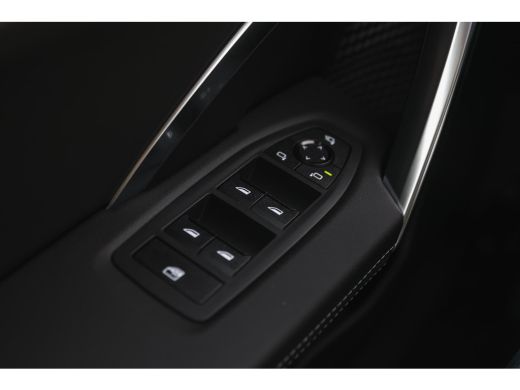 BMW iX1 eDrive20 M Sport / Panoramadak / Sportstoelen / M Adaptief onderstel / Achteruitrijcamera / Comfo... ActivLease financial lease