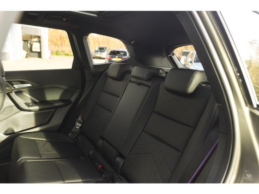 BMW iX1 eDrive20 M Sport / Panoramadak / Sportstoelen / M Adaptief onderstel / Achteruitrijcamera / Comfo... ActivLease financial lease