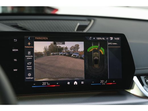 BMW iX1 eDrive20 M Sport / Panoramadak / Sportstoelen / M Adaptief onderstel / Achteruitrijcamera / Comfo... ActivLease financial lease