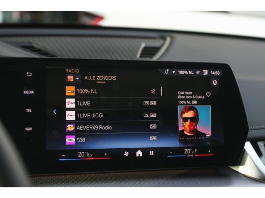 BMW iX1 eDrive20 M Sport / Panoramadak / Sportstoelen / M Adaptief onderstel / Achteruitrijcamera / Comfo... ActivLease financial lease