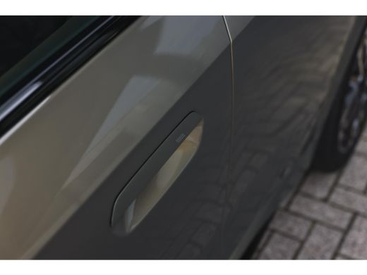 BMW iX1 eDrive20 M Sport / Panoramadak / Sportstoelen / M Adaptief onderstel / Achteruitrijcamera / Comfo... ActivLease financial lease