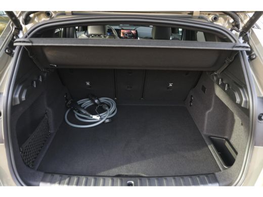 BMW iX1 eDrive20 M Sport / Panoramadak / Sportstoelen / M Adaptief onderstel / Achteruitrijcamera / Comfo... ActivLease financial lease