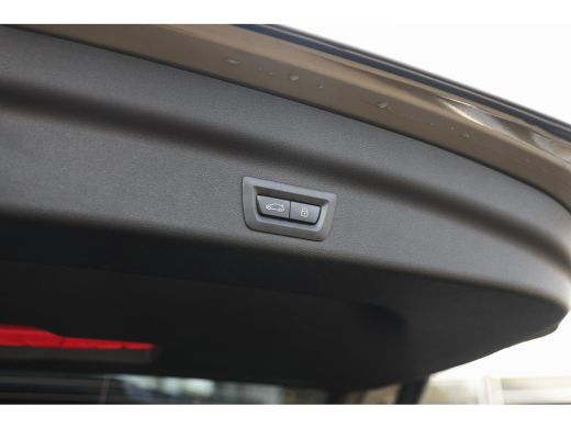 BMW iX1 eDrive20 M Sport / Panoramadak / Sportstoelen / M Adaptief onderstel / Achteruitrijcamera / Comfo... ActivLease financial lease