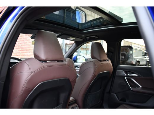 BMW X1 sDrive20i 170pk M-Sport Pano ACC HUD 360 H/K 19inch El-zetels ActivLease financial lease