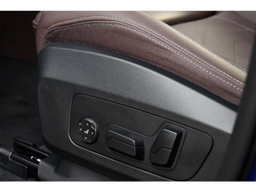 BMW X1 sDrive20i 170pk M-Sport Pano ACC HUD 360 H/K 19inch El-zetels ActivLease financial lease