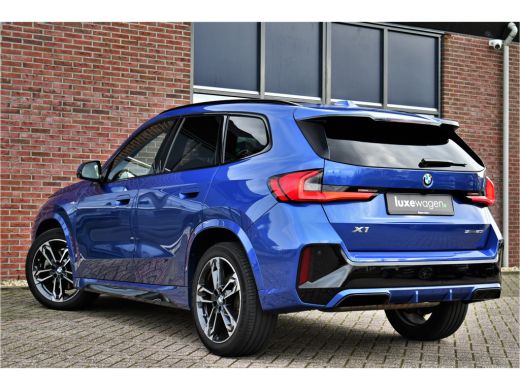 BMW X1 sDrive20i 170pk M-Sport Pano ACC HUD 360 H/K 19inch El-zetels ActivLease financial lease