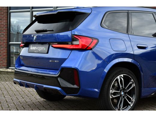 BMW X1 sDrive20i 170pk M-Sport Pano ACC HUD 360 H/K 19inch El-zetels ActivLease financial lease