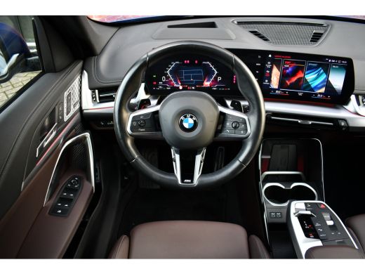 BMW X1 sDrive20i 170pk M-Sport Pano ACC HUD 360 H/K 19inch El-zetels ActivLease financial lease
