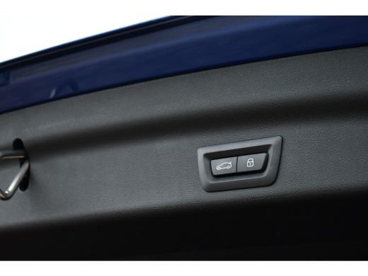 BMW X1 sDrive20i 170pk M-Sport Pano ACC HUD 360 H/K 19inch El-zetels ActivLease financial lease