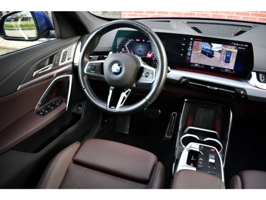 BMW X1 sDrive20i 170pk M-Sport Pano ACC HUD 360 H/K 19inch El-zetels ActivLease financial lease