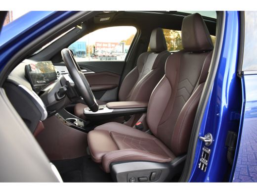 BMW X1 sDrive20i 170pk M-Sport Pano ACC HUD 360 H/K 19inch El-zetels ActivLease financial lease