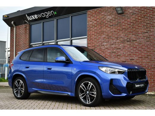 BMW X1 sDrive20i 170pk M-Sport Pano ACC HUD 360 H/K 19inch El-zetels ActivLease financial lease
