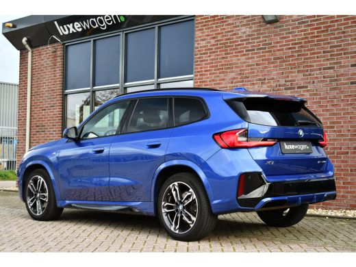 BMW X1 sDrive20i 170pk M-Sport Pano ACC HUD 360 H/K 19inch El-zetels ActivLease financial lease