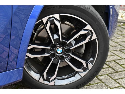 BMW X1 sDrive20i 170pk M-Sport Pano ACC HUD 360 H/K 19inch El-zetels ActivLease financial lease