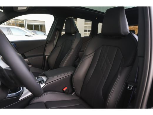 BMW X3 30e xDrive M Sport Automaat / Panoramadak / Trekhaak / Sportstoelen / Adaptief onderstel / Stoelv... ActivLease financial lease
