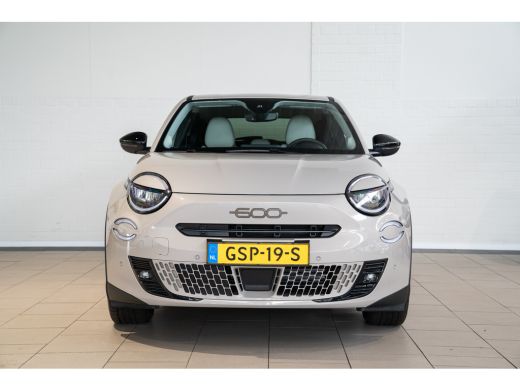 Fiat 600 La Prima 54 kWh | Camera | Elektrische Achterklep | Leder | Stoelverwarming | Elektrische Stoelve... ActivLease financial lease