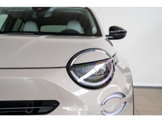 Fiat 600 La Prima 54 kWh | Camera | Elektrische Achterklep | Leder | Stoelverwarming | Elektrische Stoelve... ActivLease financial lease