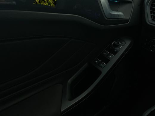 Ford Focus 1.0 EcoBoost Hybrid ST Line X | Pano | Adapt. Cruise | Trekhaak | Blis | Apple Carplay | 18'' ActivLease financial lease