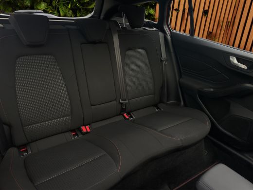 Ford Focus 1.0 EcoBoost Hybrid ST Line X | Pano | Adapt. Cruise | Trekhaak | Blis | Apple Carplay | 18'' ActivLease financial lease