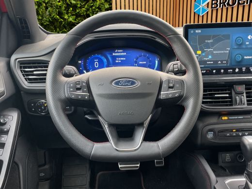 Ford Focus 1.0 EcoBoost Hybrid ST Line X | Pano | Adapt. Cruise | Trekhaak | Blis | Apple Carplay | 18'' ActivLease financial lease