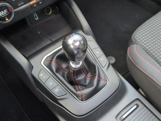 Ford Focus 1.0 ST Line | Trekhaak | Pano | Cruise Control | Carplay | Climate Control ActivLease financial lease