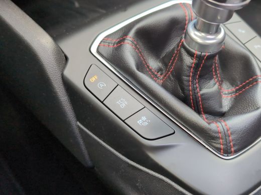 Ford Focus 1.0 ST Line | Trekhaak | Pano | Cruise Control | Carplay | Climate Control ActivLease financial lease