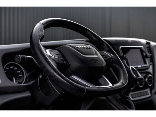 Iveco Daily 35C18 | NW Model | Bakwagen met Laadklep | Automaat | LED | Navi | 3.5T Trekhaak | Climate | Crui... ActivLease financial lease