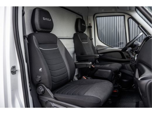 Iveco Daily 35C18 | NW Model | Bakwagen met Laadklep | Automaat | LED | Navi | 3.5T Trekhaak | Climate | Crui... ActivLease financial lease