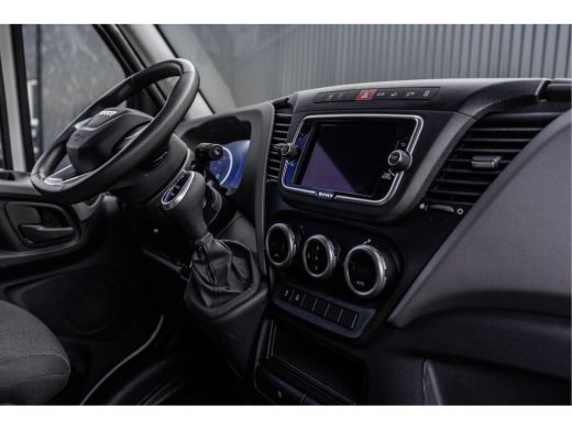 Iveco Daily 35C18 | NW Model | Bakwagen met Laadklep | Automaat | LED | Navi | 3.5T Trekhaak | Climate | Crui... ActivLease financial lease