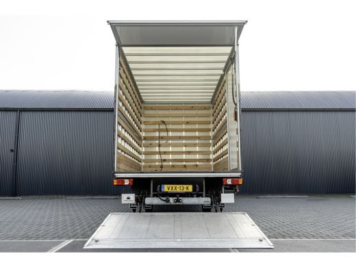 Iveco Daily 35C18 | NW Model | Bakwagen met Laadklep | Automaat | LED | Navi | 3.5T Trekhaak | Climate | Crui... ActivLease financial lease