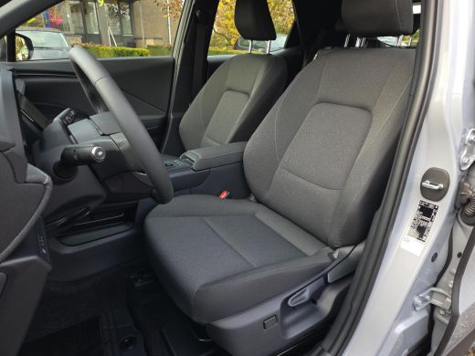 Lexus LBX Elegant 2WD | Apple CarPlay | Parkeersensoren | Stuur/Stoelverwarming | Rijklaarprijs incl. garan... ActivLease financial lease