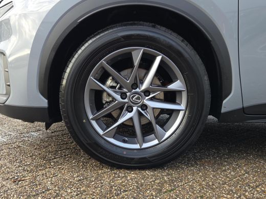 Lexus LBX Elegant 2WD | Apple CarPlay | Parkeersensoren | Stuur/Stoelverwarming | Rijklaarprijs incl. garan... ActivLease financial lease