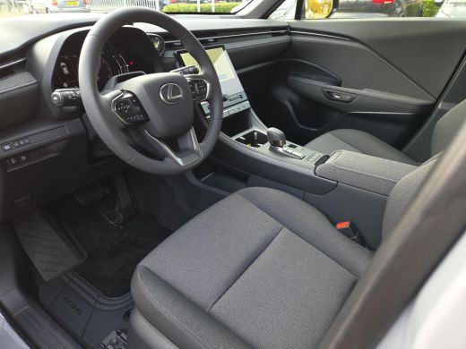 Lexus LBX Elegant 2WD | Apple CarPlay | Parkeersensoren | Stuur/Stoelverwarming | Rijklaarprijs incl. garan... ActivLease financial lease